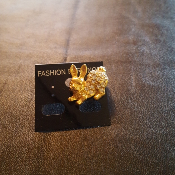 Avon Bunny Rabbit Pin - Picture 2 of 7
